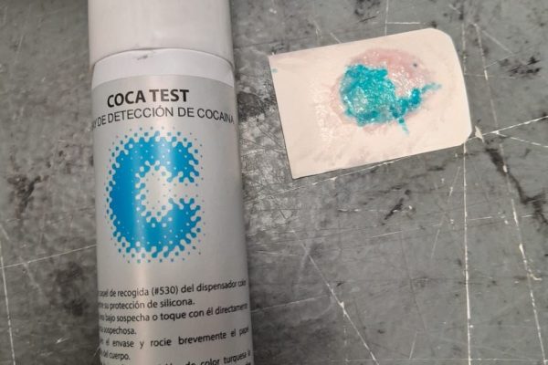 Un pasajero colombiano llegó a Ezeiza con 17 kilos de marihuana ocultos en una valija