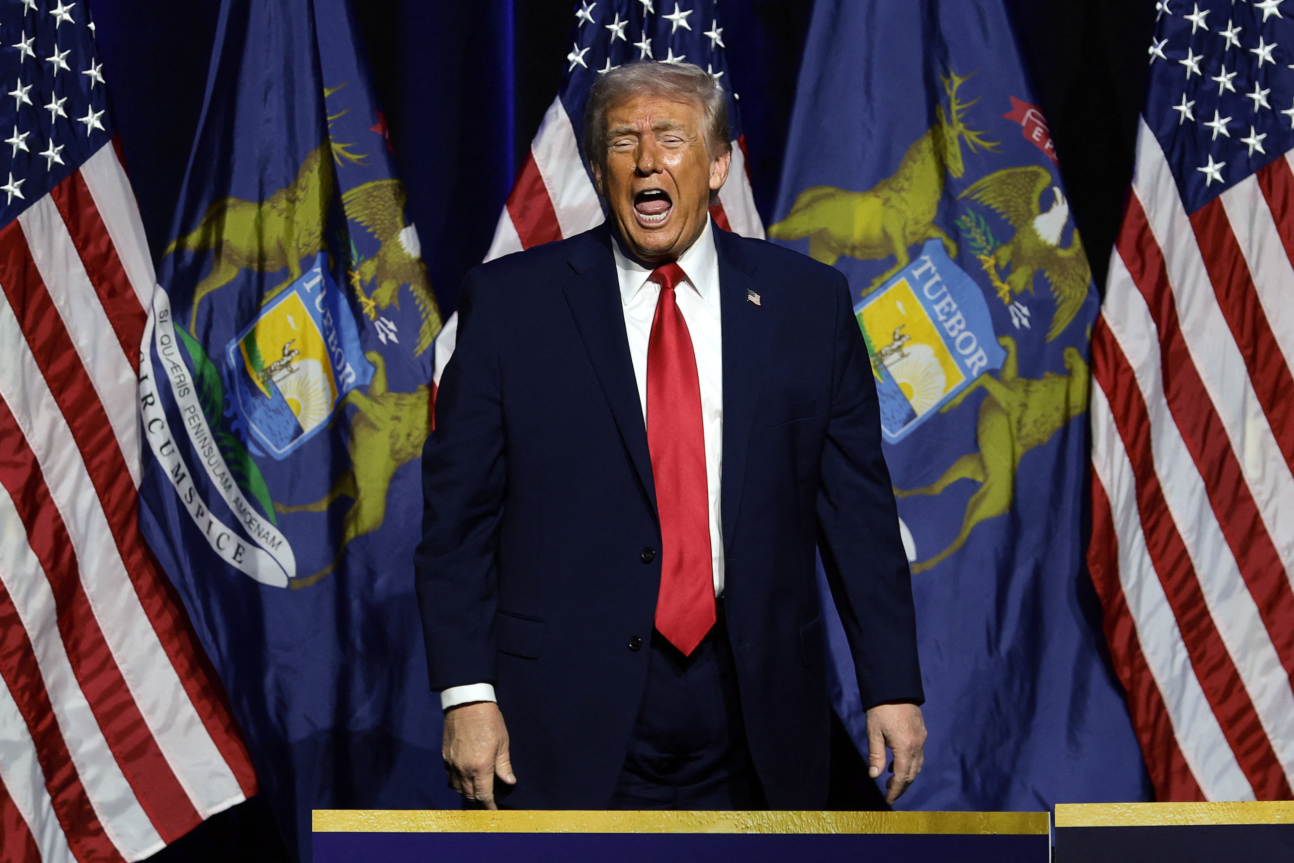 El presidente estadounidense, Donald Trump, advirtió este martes que la “ayuda está en camino” e instó a los iraníes a “seguir protestando y documentar los nombres de los responsables” (REUTERS/Evelyn Hockstein)