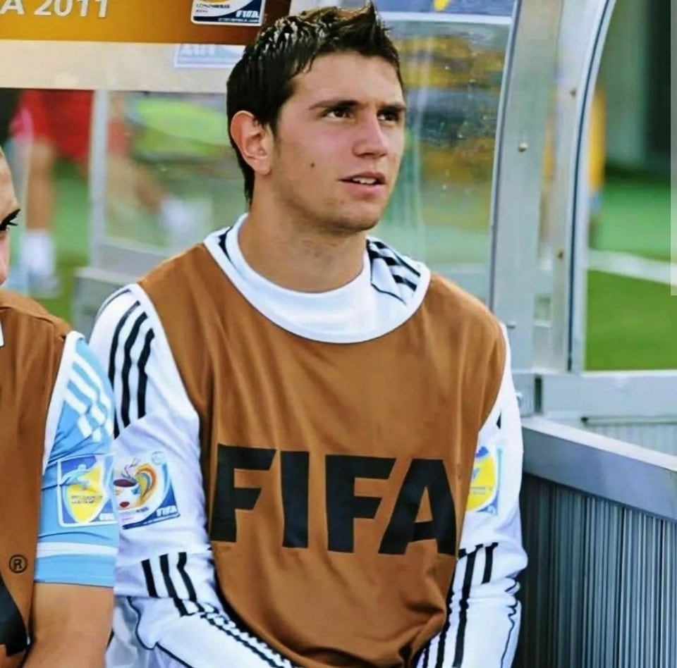La imagen de Emiliano Martínez en el banco de la selección argentina durante uno de los dos amistosos