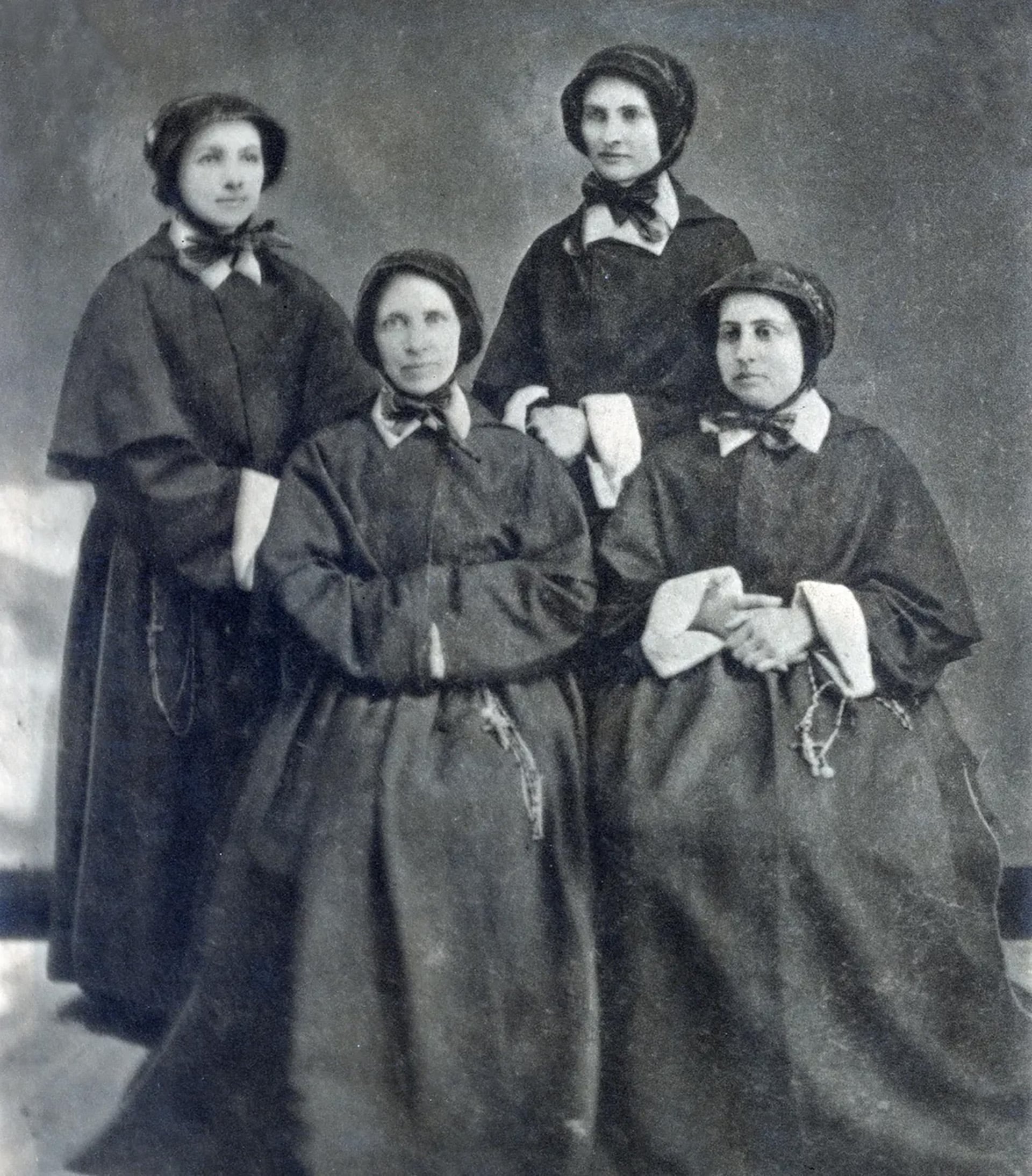 Las Hermanas de la Caridad en Trinidad, Colorado, alrededor de 1872. De izquierda a derecha: Hermanas Blandina Segale, Eulalia Whitty, Marcella Heller y Fidelis McCarthy (Hermanas de la Caridad de Cincinnati)