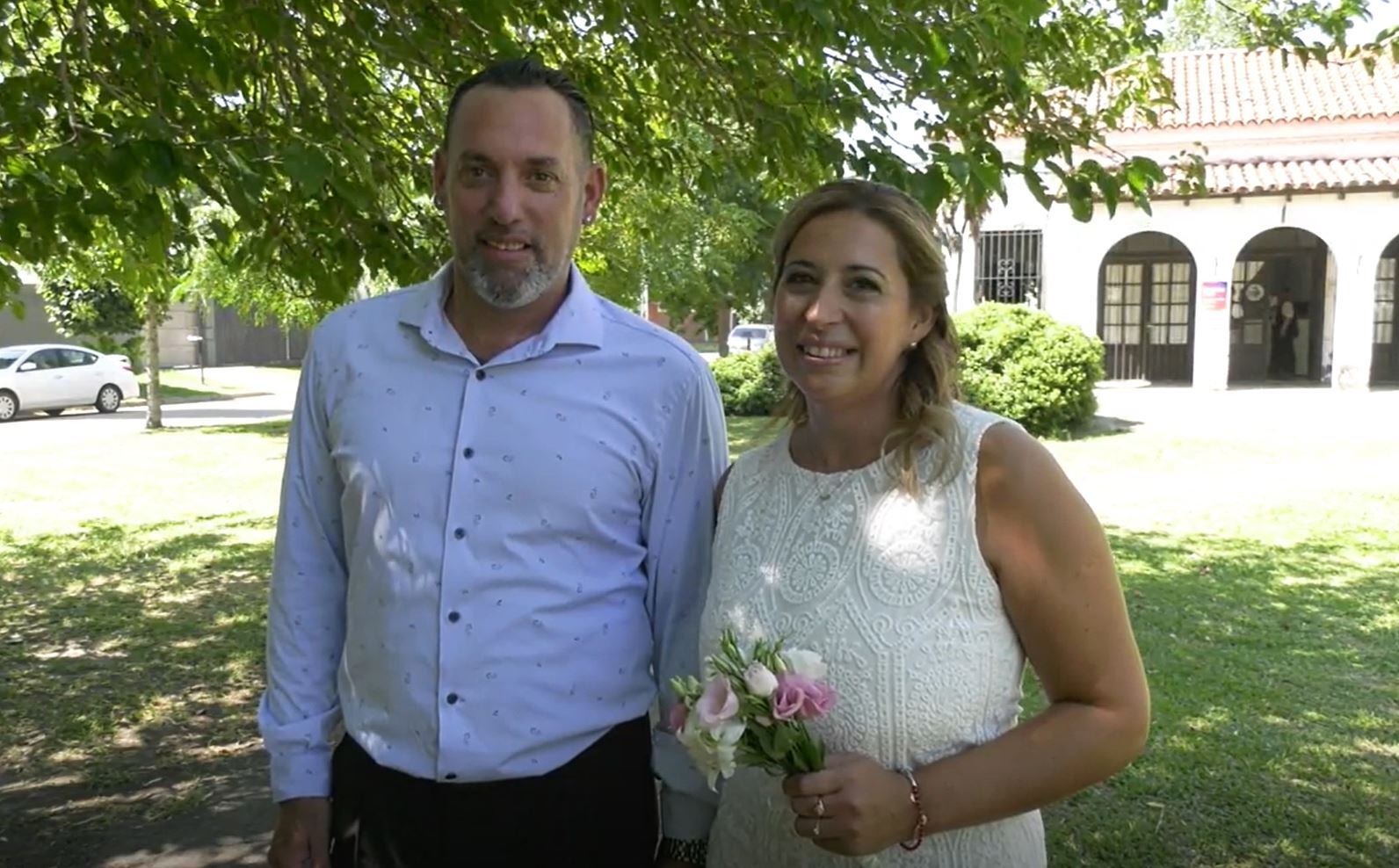 Una pareja decidió casarse este martes 13 y se cortó la luz: la divertida reacción de los novios