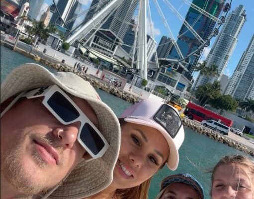 Vacaciones familiares a puro sol: El Polaco, Barby Silenzi y sus hijas a bordo de un yate en Miami