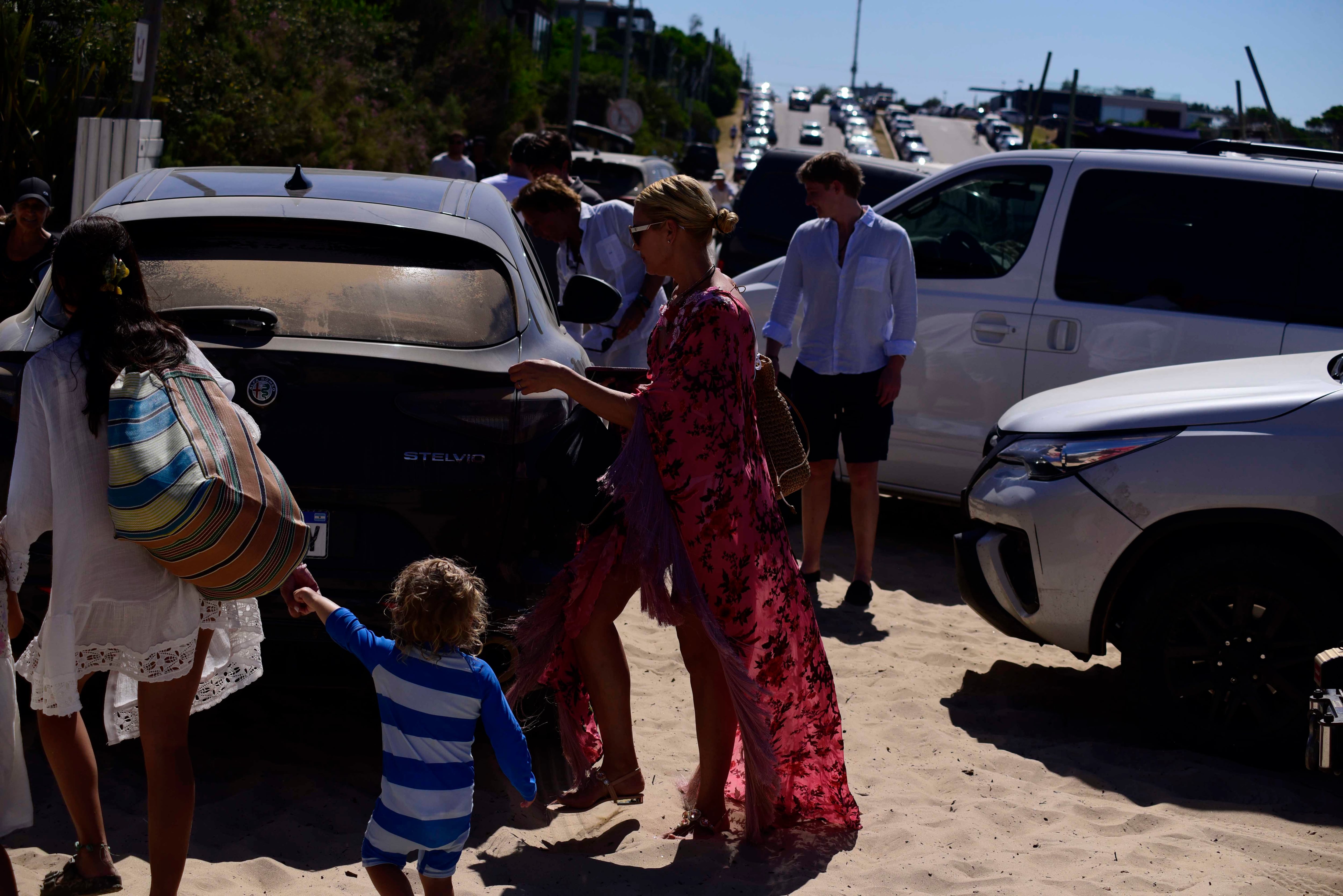 Mazza no dejó pasar la oportunidad para hacer de su tarde en La Huella un pequeño desfile de moda 