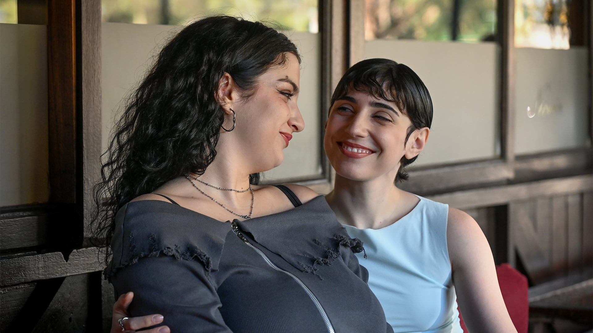 Miranda de la Serna y Zoe Hochbaum protagonizan Verano Trippin, un relato intenso sobre el paso a la adultez y la fuerza de la amistad (RSFotos)