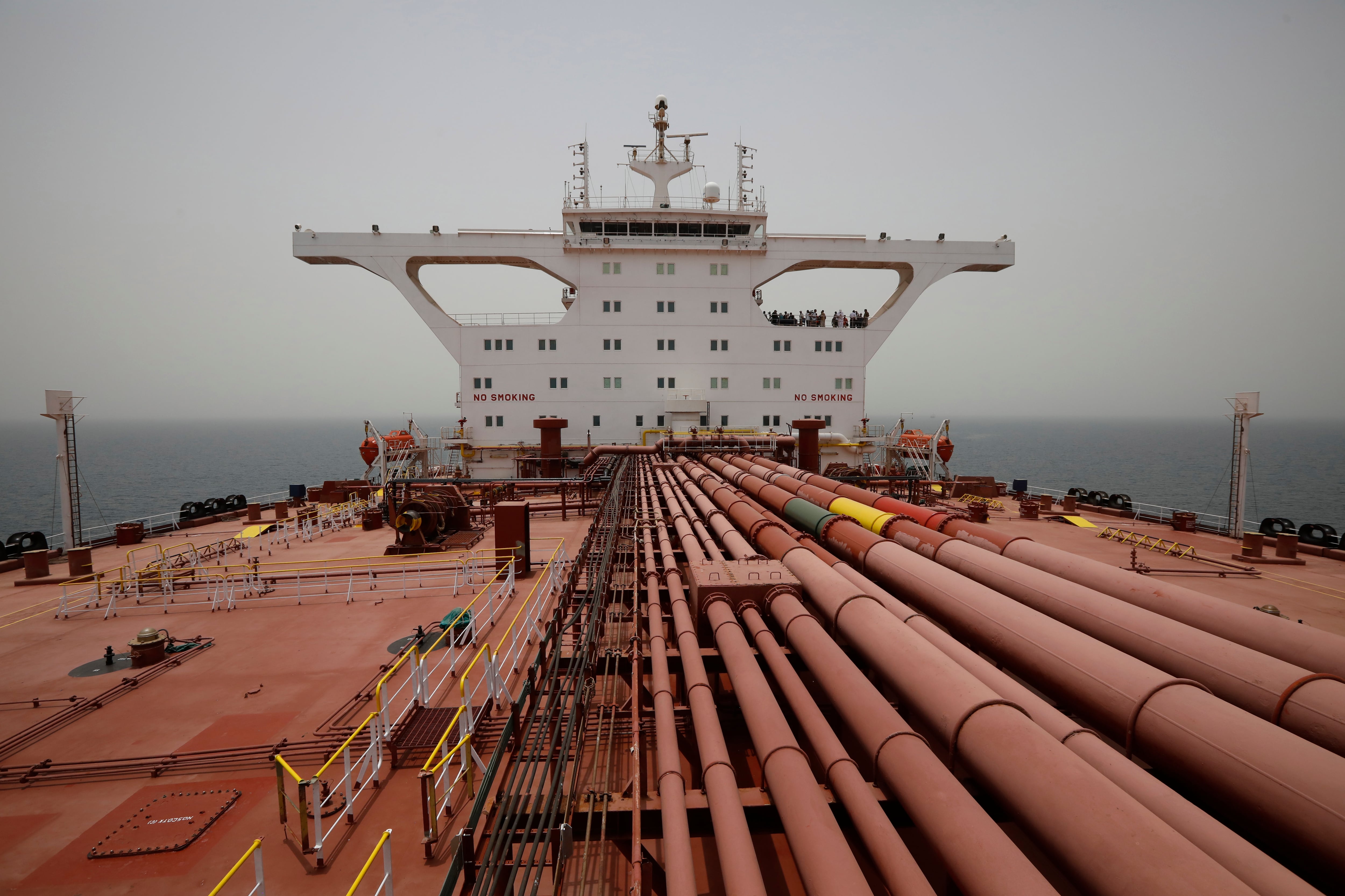 Fotografía de un buque petrolero ruso. EFE/EPA/YAHYA ARHAB