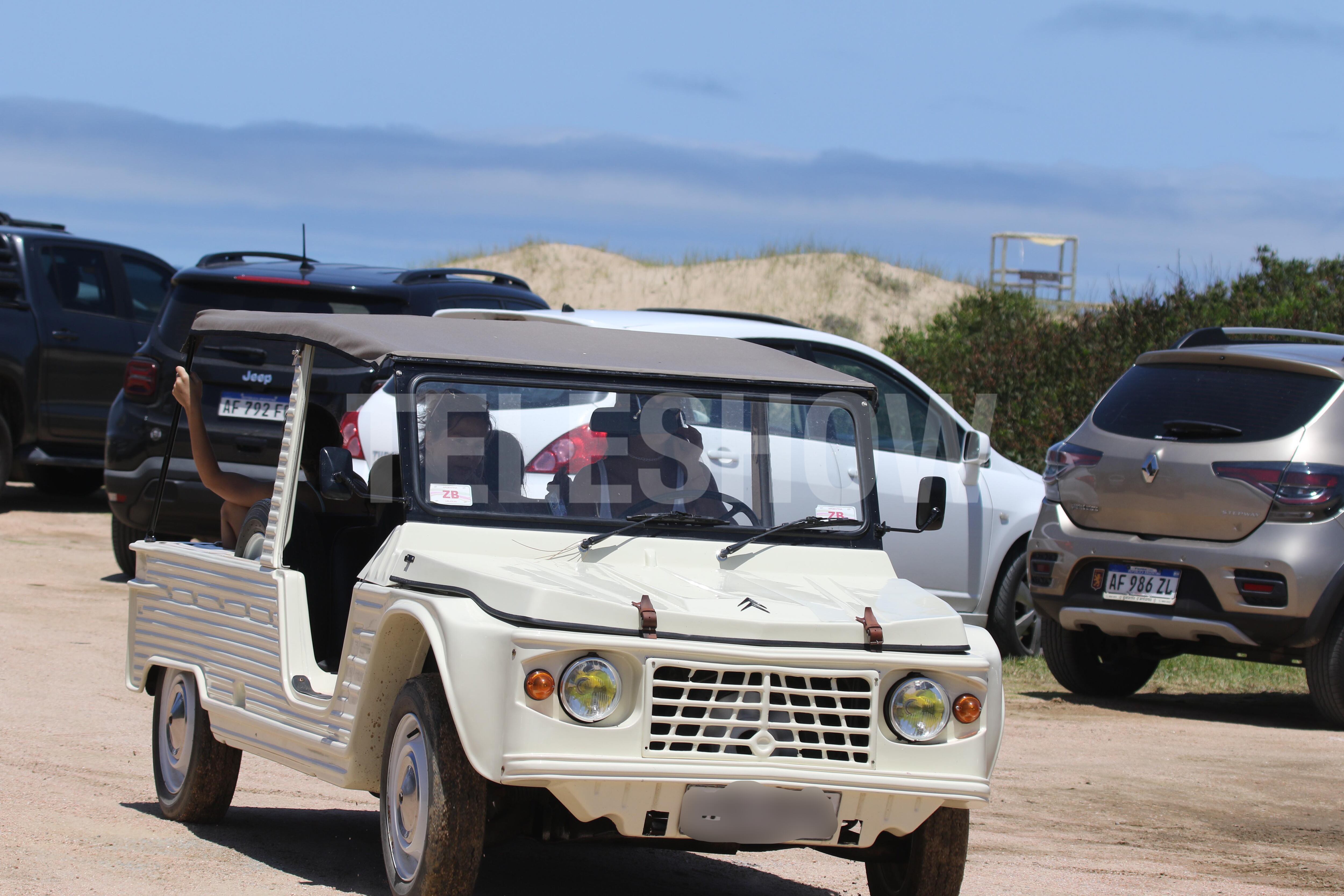 Zaira Nara cerró la jornada de playa acompañando a sus hijos tras una tarde de sol y mar 