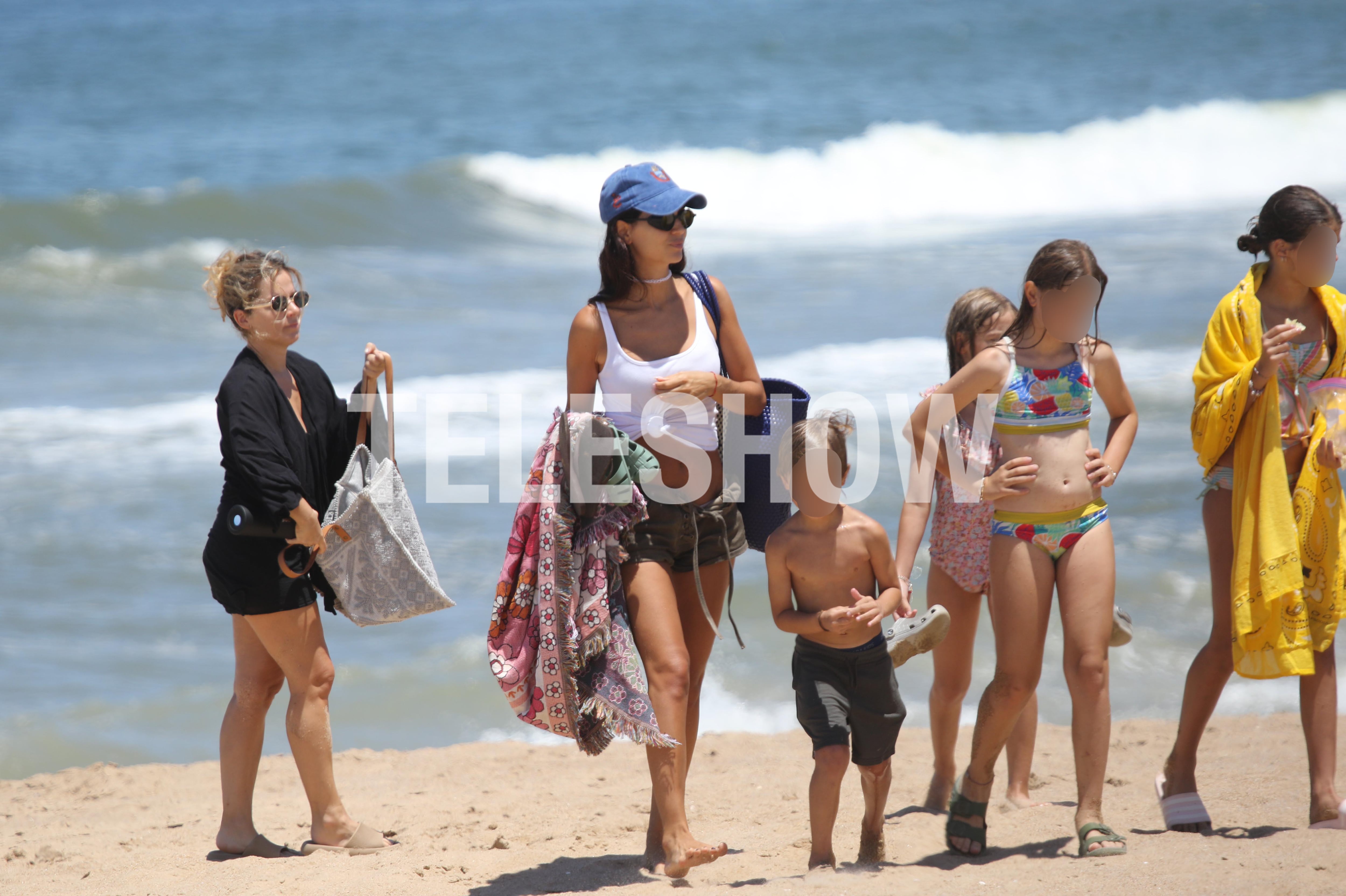 Zaira Nara disfrutó de las playas de Punta del Este junto a sus hijos y mostró su costado familiar (RSFotos)