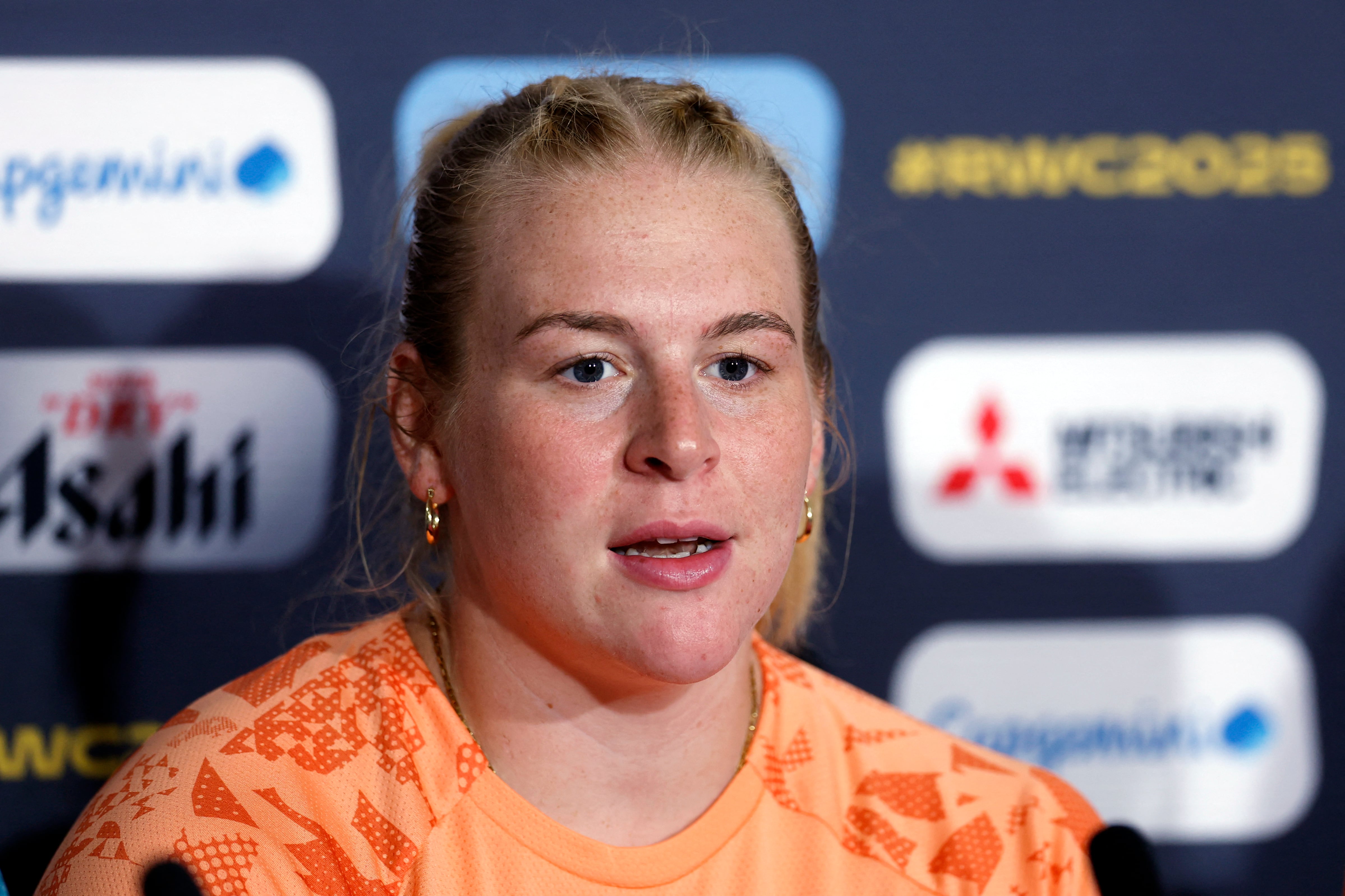 Abi Burton nació en una familia con tradición en el rugby (Reuters/Peter Cziborra)