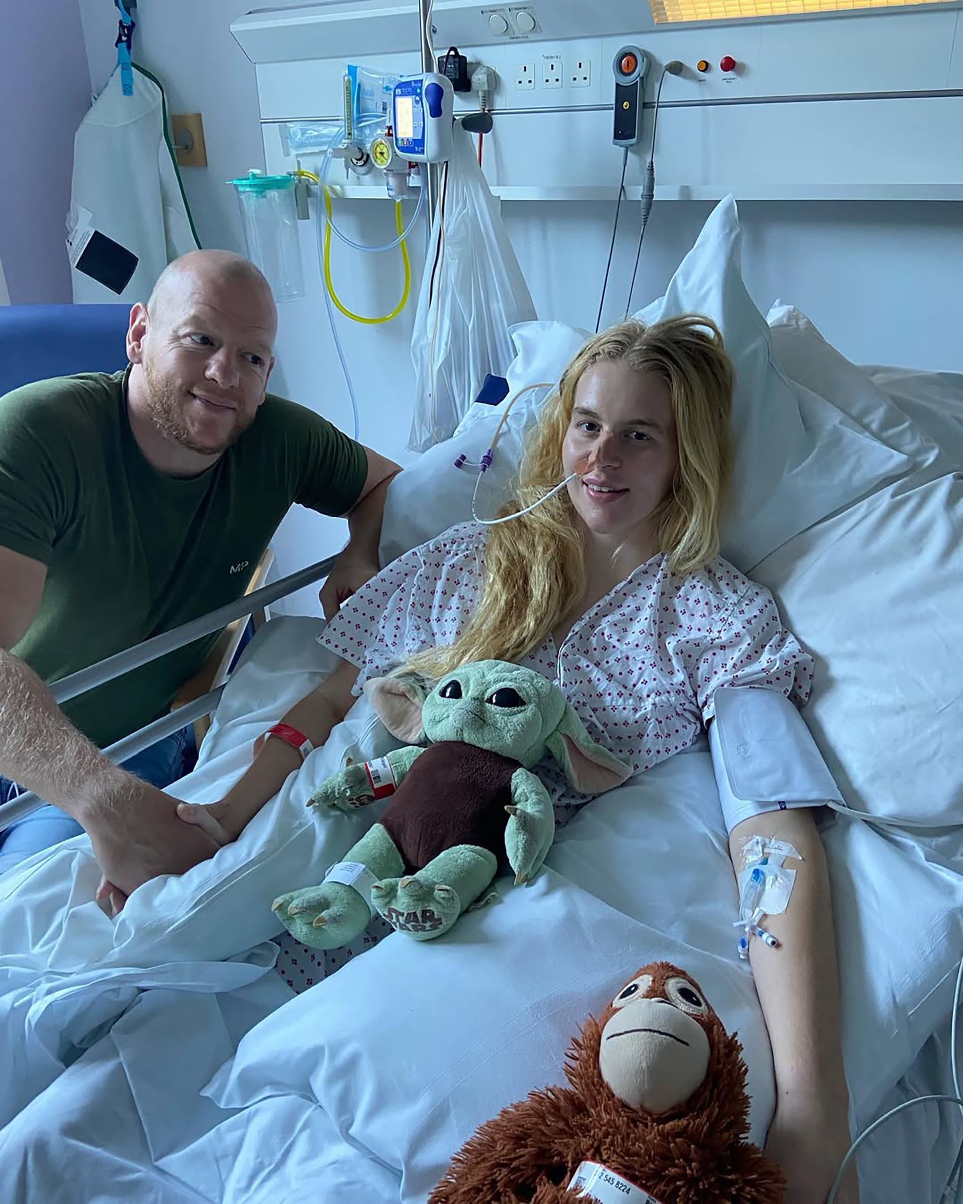 Abi Burton perdió entre 16 y 20 kilos durante su internación y debió aprender a caminar, hablar, leer y escribir nuevamente tras salir del coma (Instagram / @abi_burton)