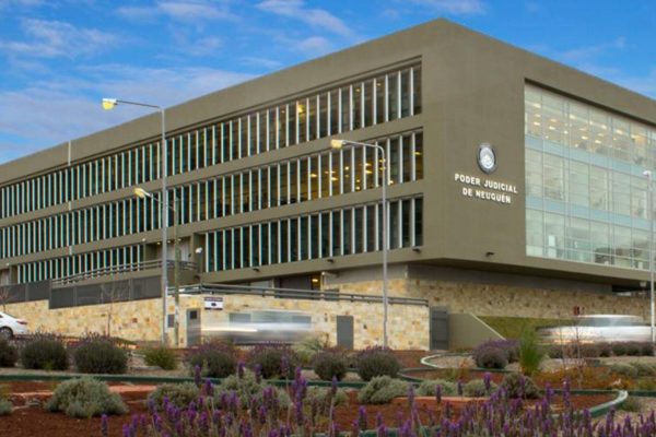 Absolvieron a la mujer acusada de planificar el crimen de un municipal en Neuquén pese a probar su participación