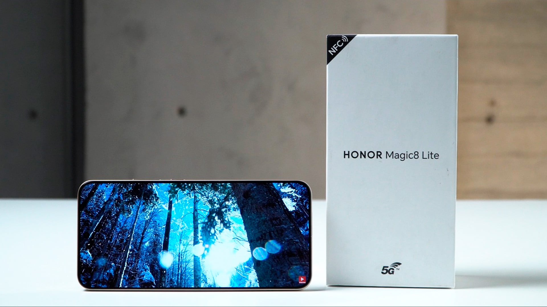 Agua, fuego y caídas extremas: así se vivió el lanzamiento del HONOR Magic8 Lite en México