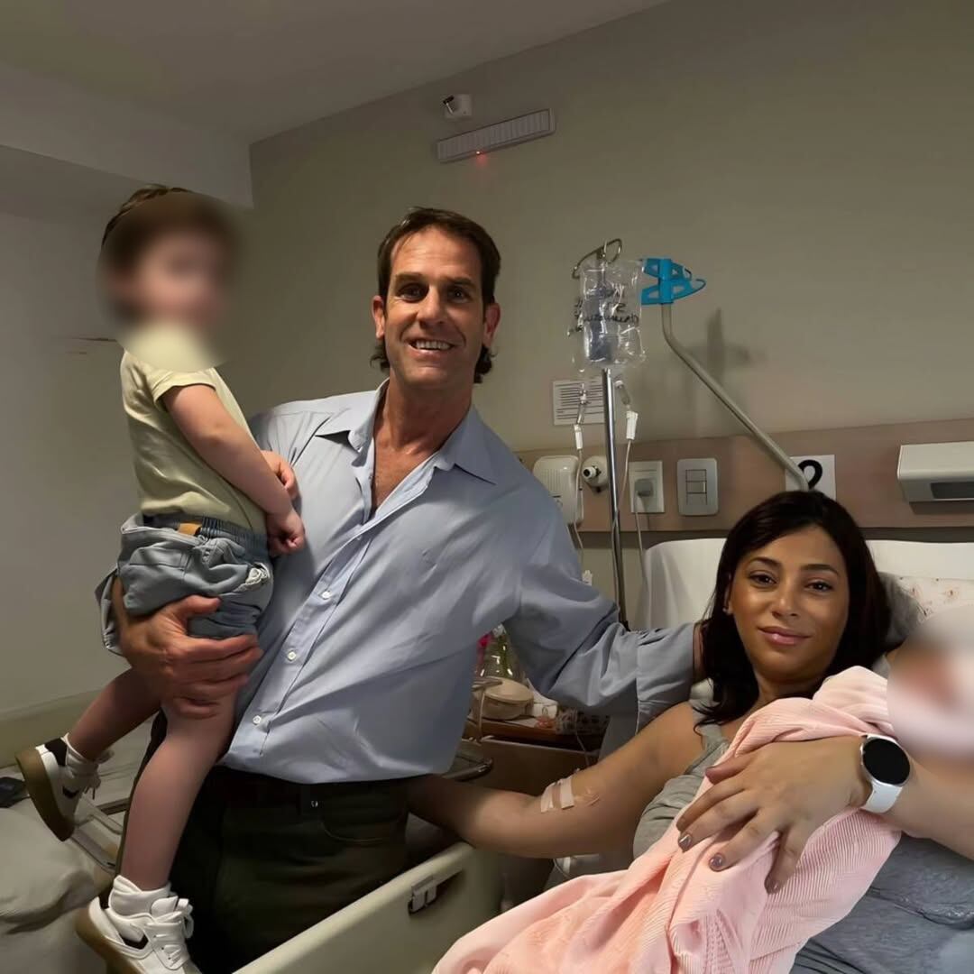 Alan Schlenker junto a su pareja, Patricia González, y sus hijos, Christian y Sofía