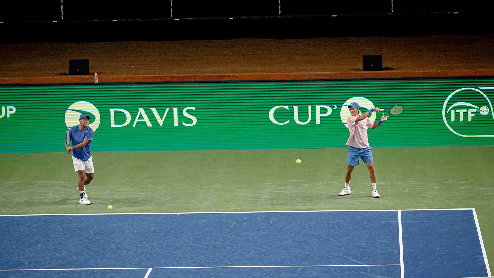 Corea del Sur ya trabaja en el Gijang Gymnasium, escenario que albergará la serie de Copa Davis ante Argentina (Crédito: Prensa AAT)