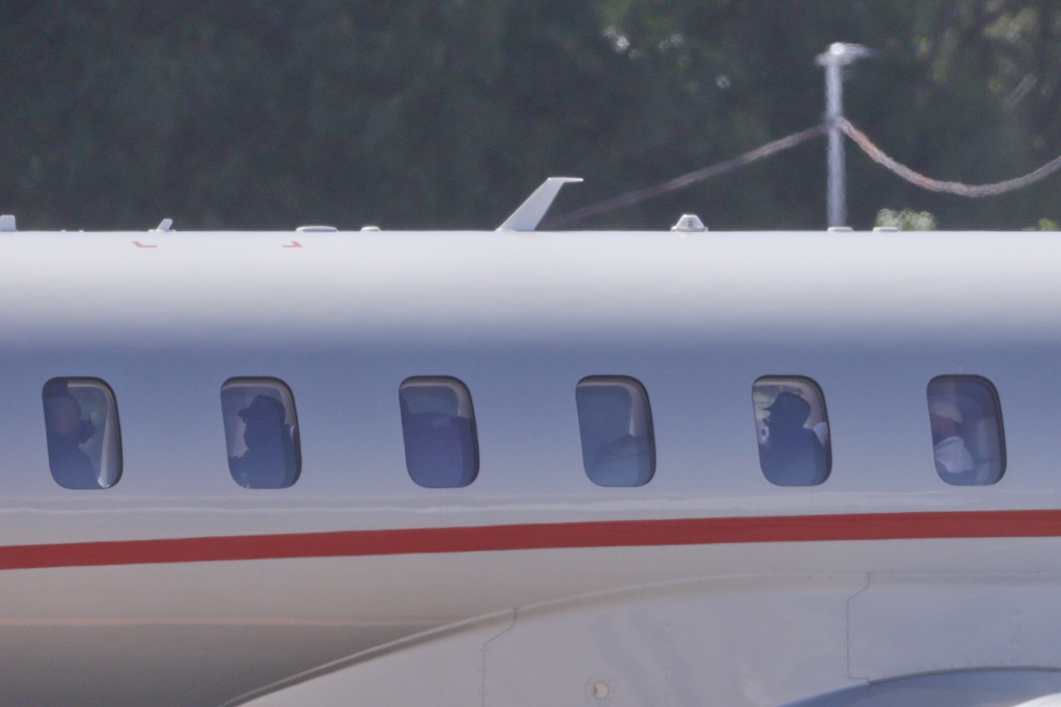 Tras agotar tres conciertos en el Estadio Monumental, Bad Bunny consolidó su perfil internacional con una salida reservada y máxima seguridad en Argentina