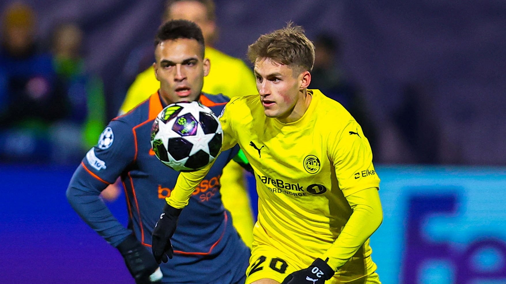 Soccer Football - UEFA Champions League - Play Off - First Leg - Bodo/Glimt v Inter Milan - Aspmyra Stadion, Bodo, Norway - February 18, 2026 Bodo/Glimt's Fredrik Sjovold in action with Inter Milan's Lautaro Martinez Thomas Andersen/NTB via REUTERS ATTENTION EDITORS - THIS IMAGE WAS PROVIDED BY A THIRD PARTY. NORWAY OUT. NO COMMERCIAL OR EDITORIAL SALES IN NORWAY.