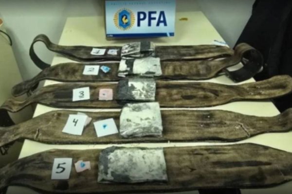 Atraparon en Salta a un hombre que transportaba medio kilo de cocaína ocultos en cinco cinturones