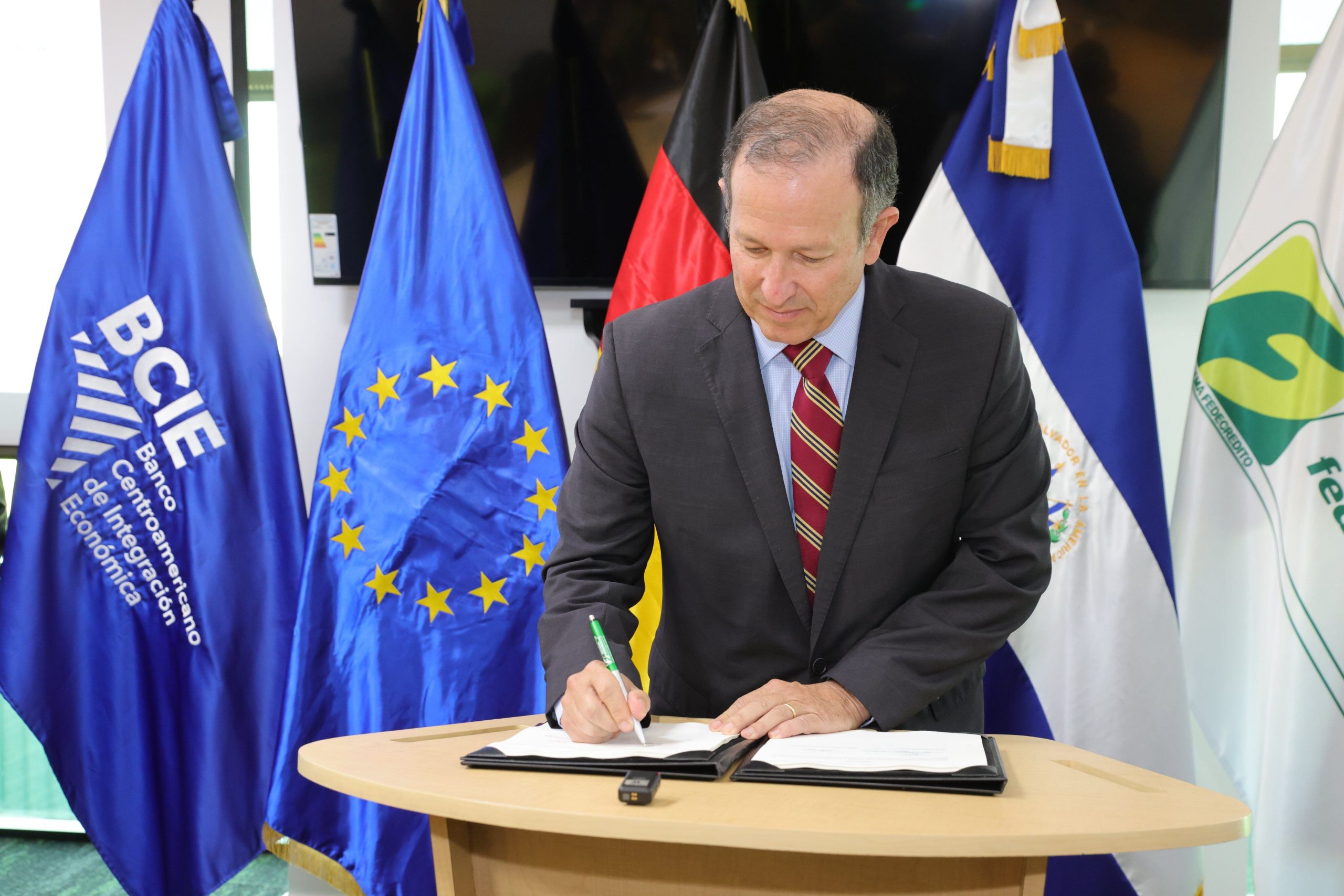 BCIE, Alemania y Unión Europea acuerdan impulsar 10,000 mipymes en El Salvador