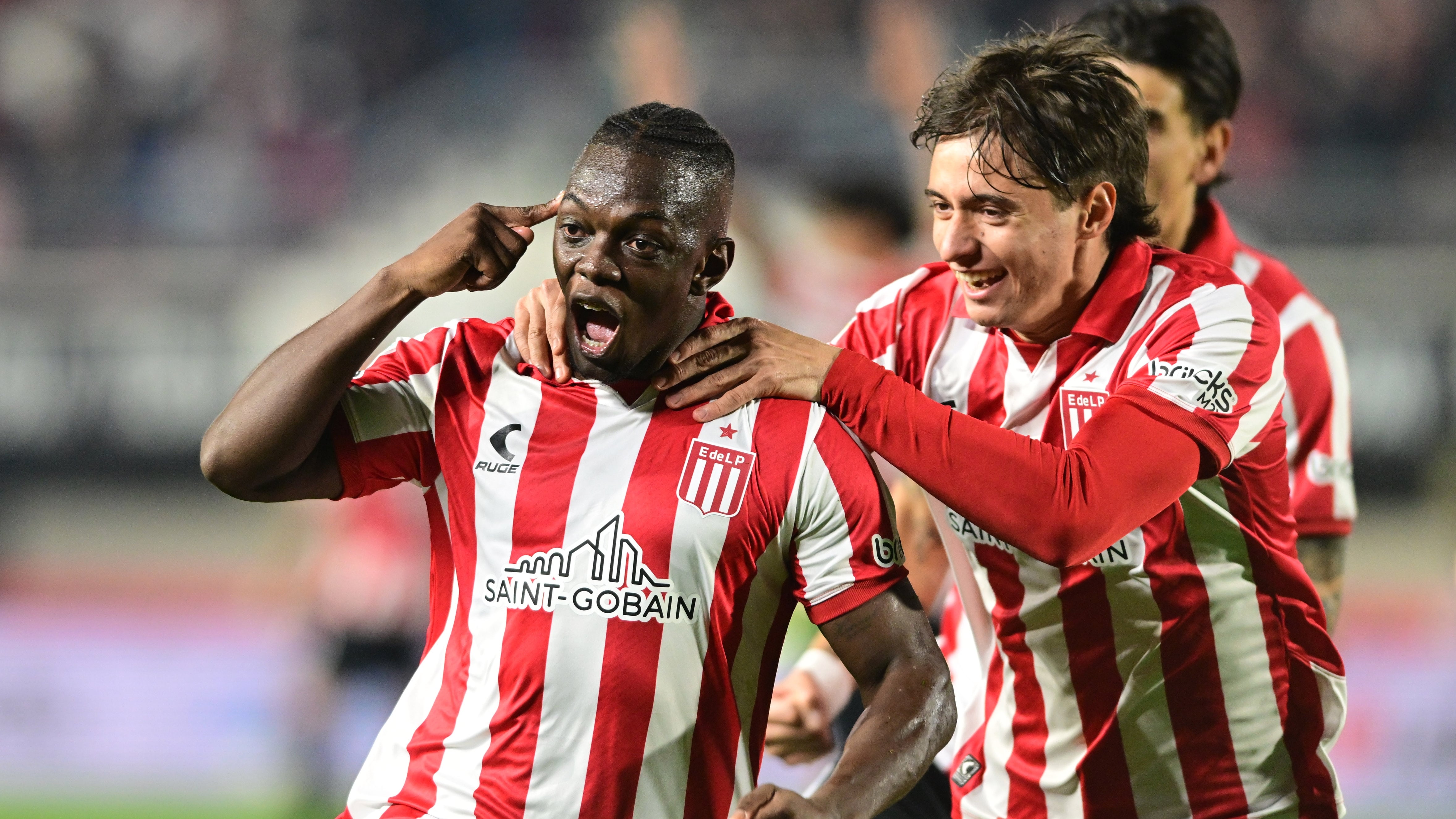 Cetré grita uno de sus goles en el Pincha (fotobaires)