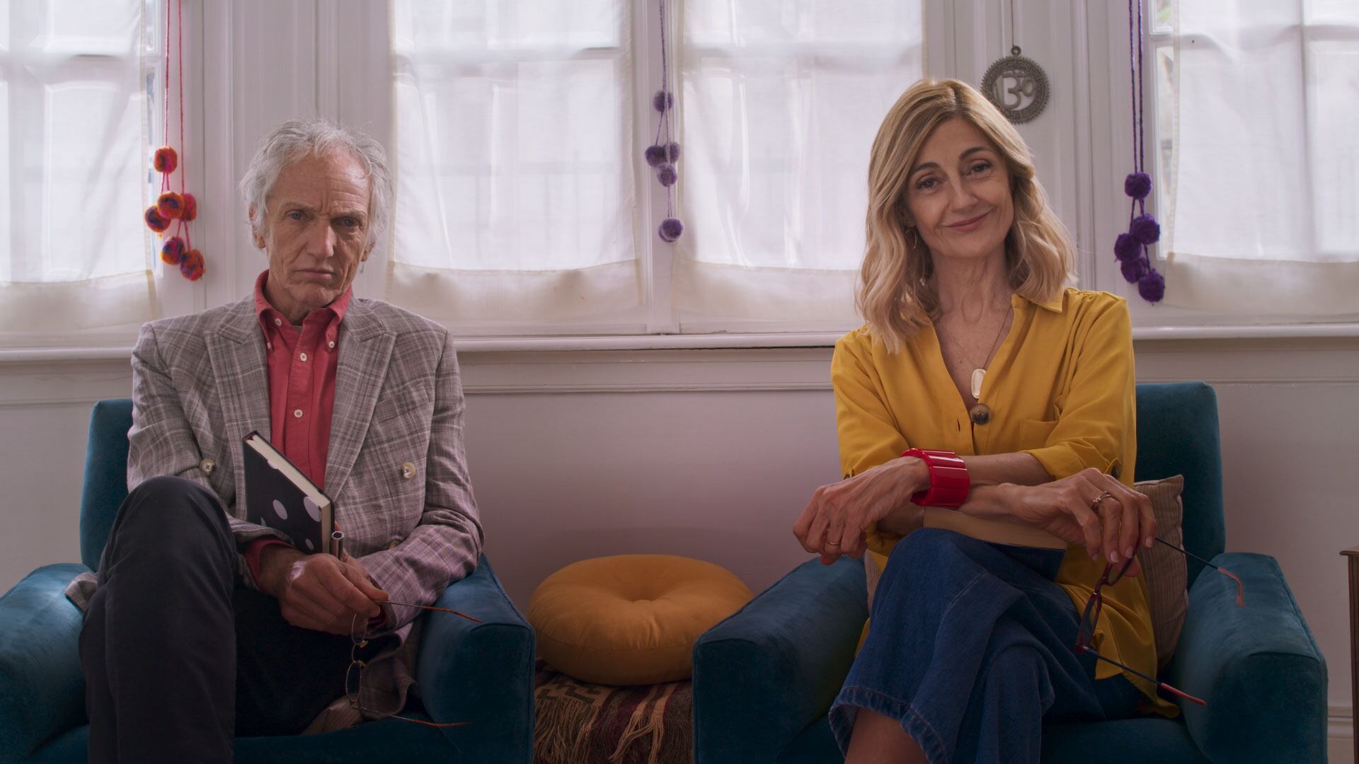 La serie Familia de Diván está protagonizada por Boy Olmi y Carola Reyna