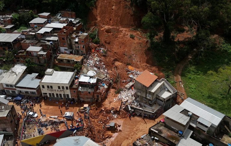 Brasil busca a 21 desaparecidos en Minas Gerais tras unas lluvias históricas que ya causaron 46 muertos
