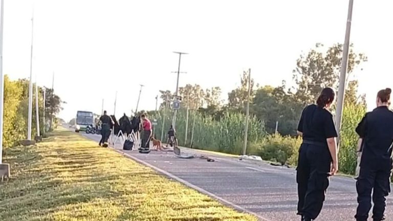 Brutal choque entre un auto y una moto en Santa Fe: hay dos muertos y un niño en grave estado