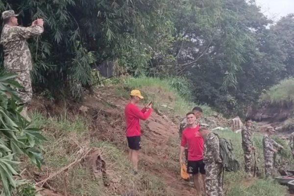 Buscan intensamente a un nene argentino que fue arrastrado por una corriente durante un temporal en Paraguay
