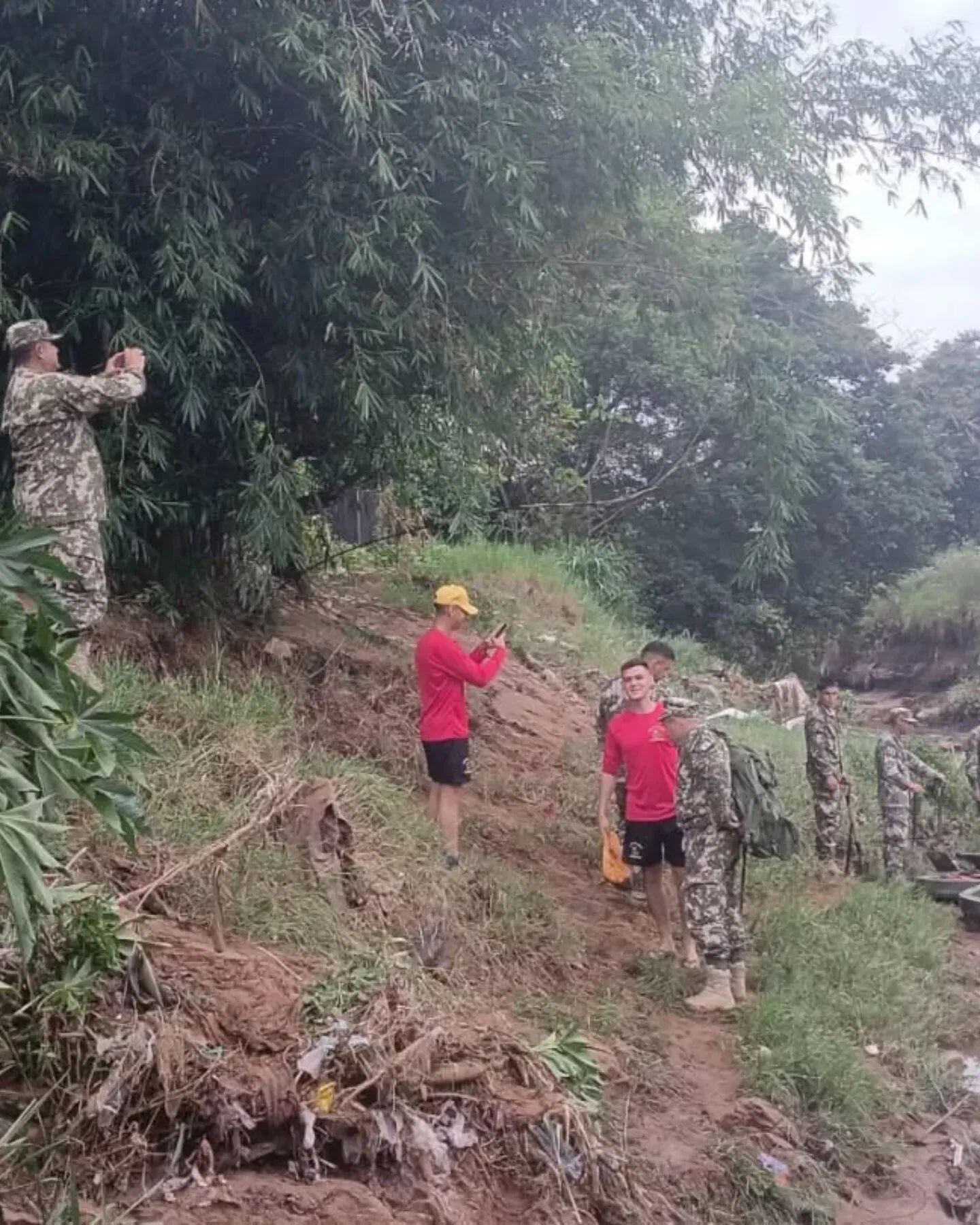 Buscan intensamente a un nene argentino que fue arrastrado por una corriente durante un temporal en Paraguay