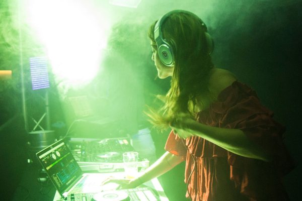 Calu Rivero sorprendió al mostrar cómo convirtió la caja de su camioneta en cabina de DJ: “Ayer lo materialicé”