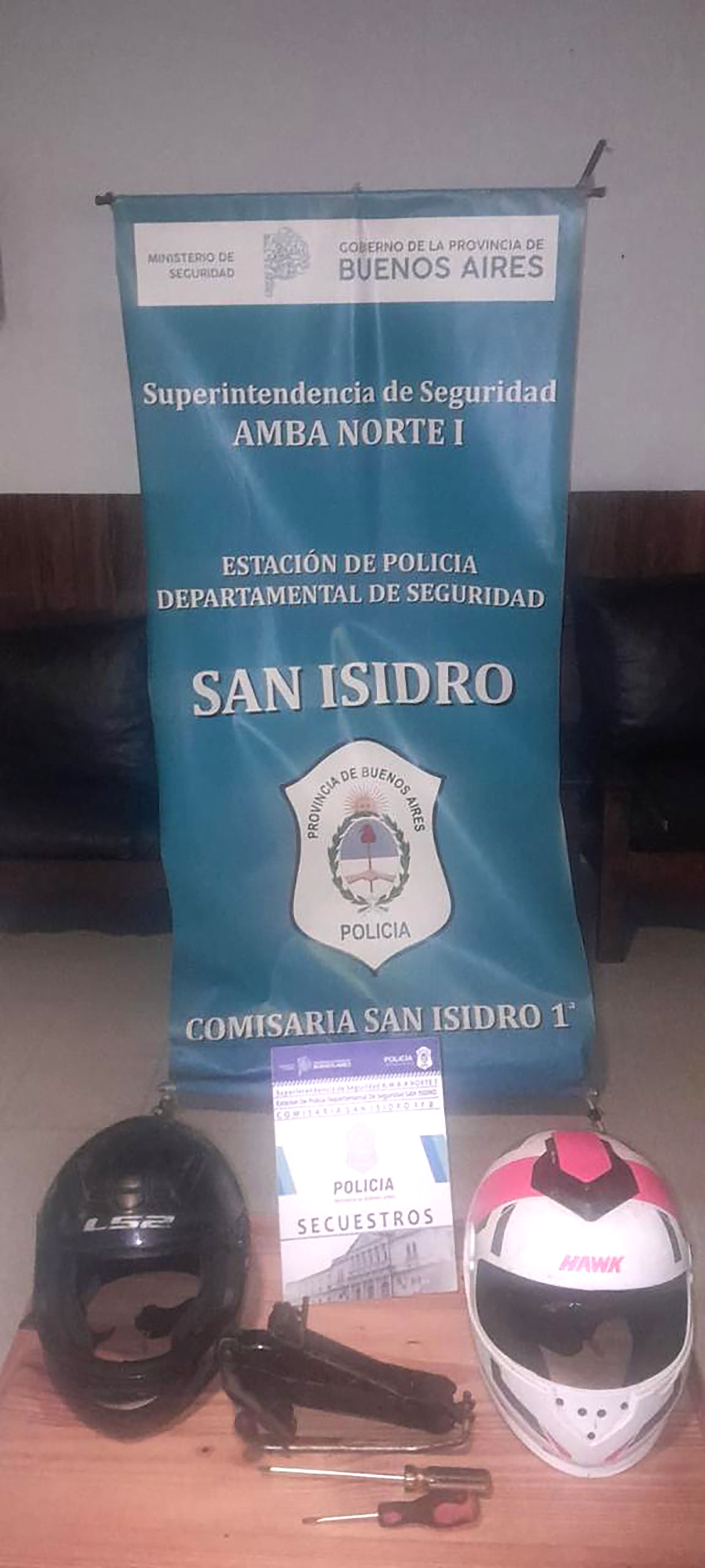 Material incautado tras la detención de dos de los integrantes de la Banda del Millón en un operativo llevado a cabo por la Policía de la Provincia de Buenos Aires en San Isidro