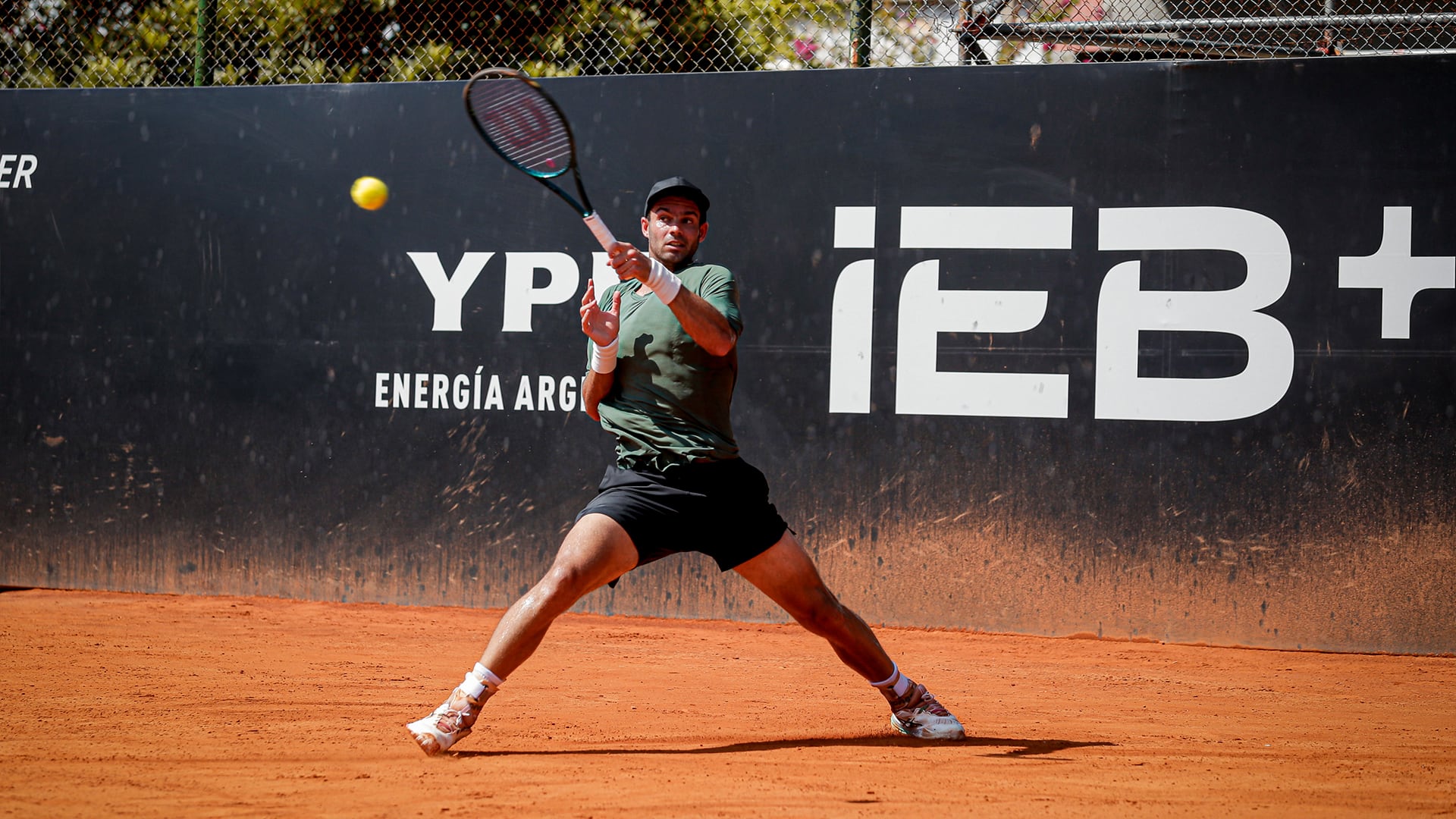 Facundo Díaz Acosta debutó con un triunfo para os octavos de final del AAT Challenger edición Tigre II (Crédito: Prensa AAT)