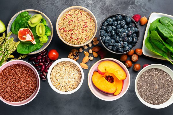 ¿Comer muchas veces al día o hacer pocas comidas abundantes? Qué dice la ciencia sobre el metabolismo y el peso