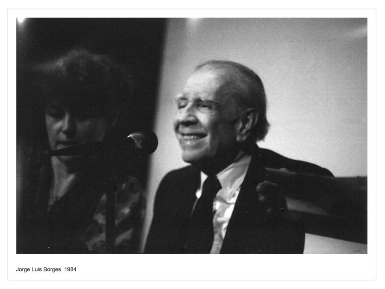 Jorge Luis Borges en el Recoleta, en 1984 (CEDIPCCR)