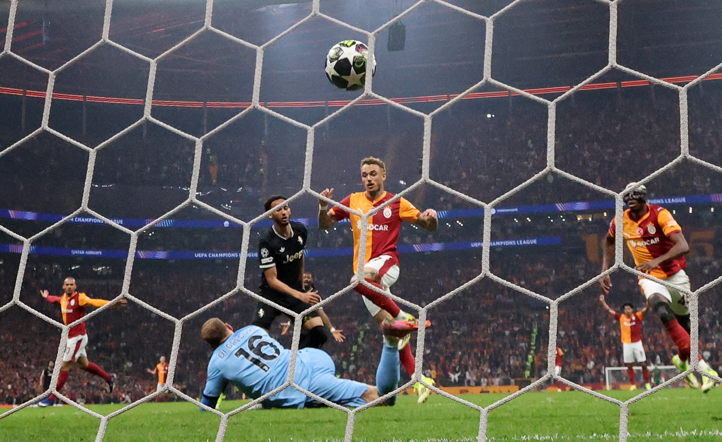 Juventus deberá revertir el resultado (Reuters)