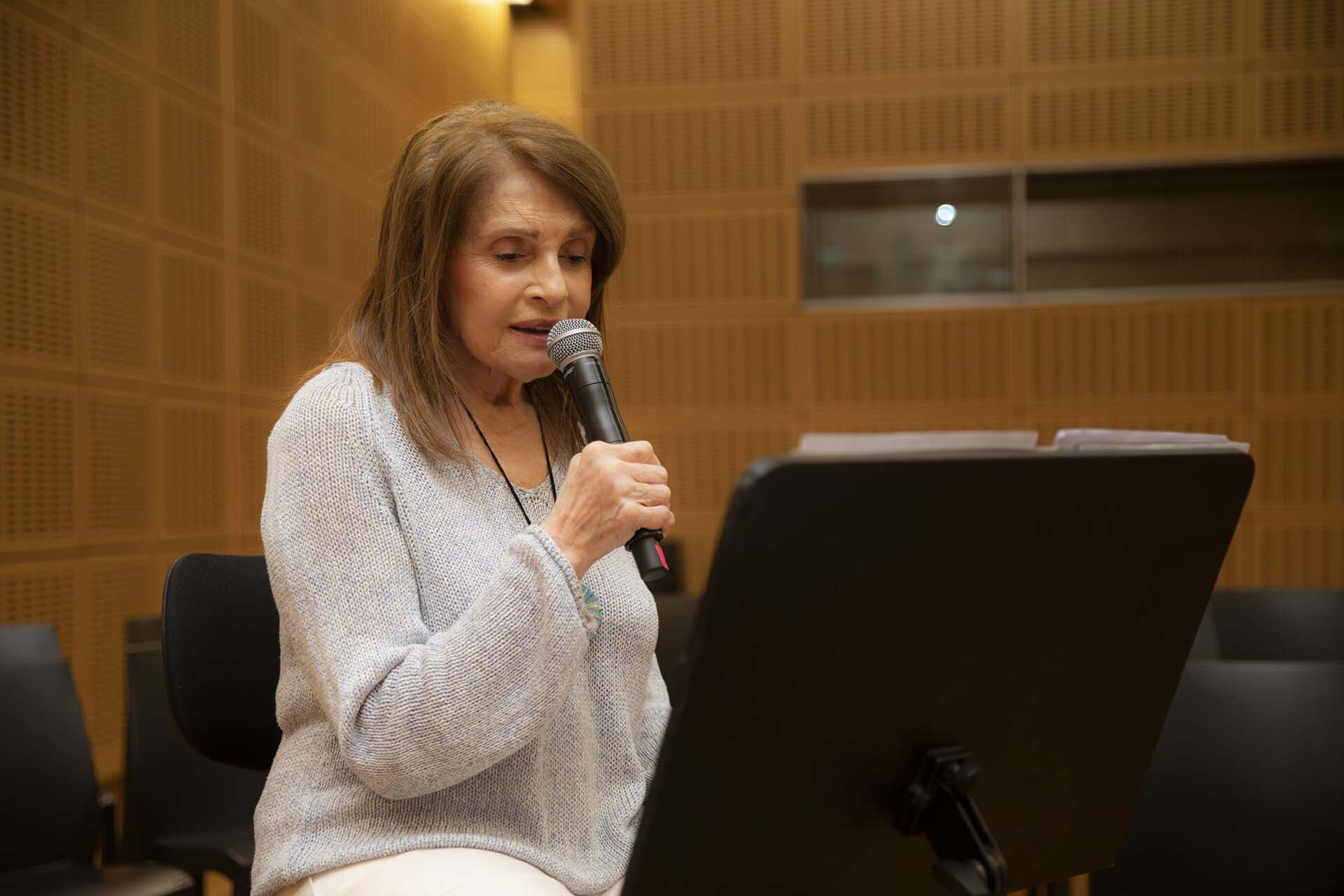 Leonor Benedetto, en uno de los ensayos para su lectura de Borges. 