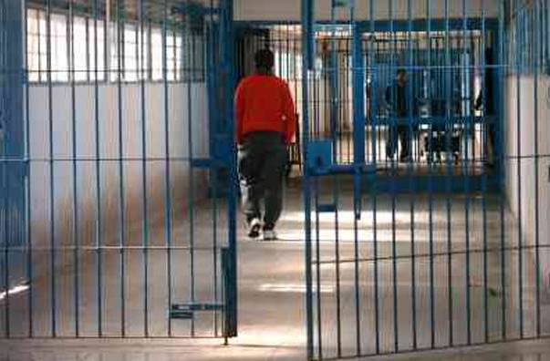 Condenaron a un penitenciario por dejar su arma al alcance de un paciente psiquiátrico que se quitó la vida