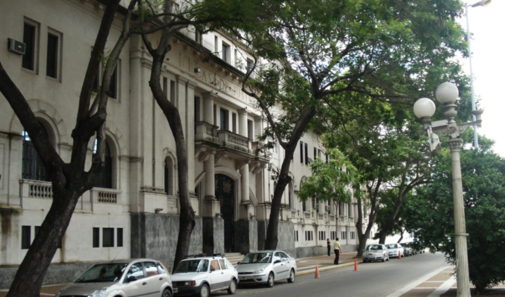 Condenaron a un agente penitenciario que descuidó su arma y un paciente psiquiátrico se suicidó