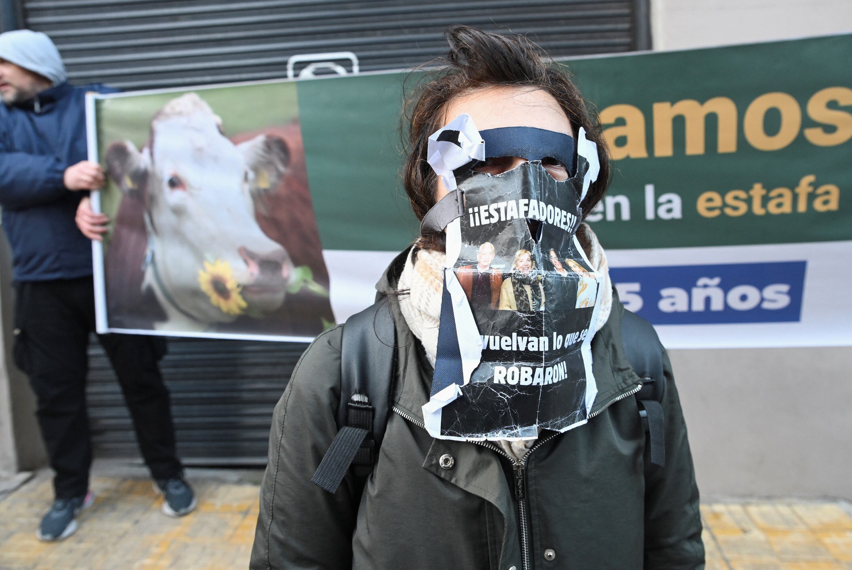 Damnificados de Conexión Ganadera en una protesta a la salida de un juzgado (REUTERS/Martin Varela Umpierrez)