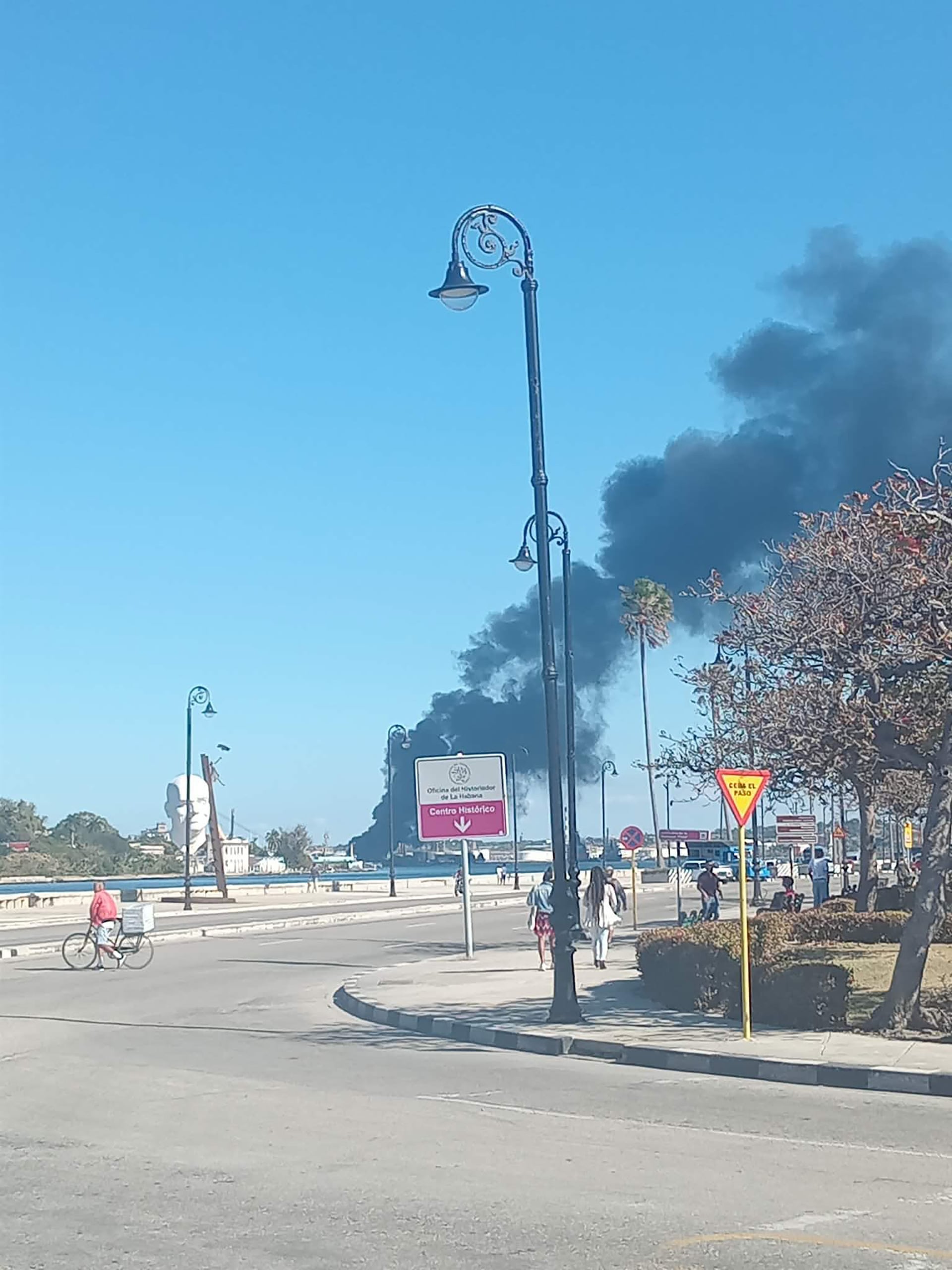 Se desató un incendio en la refinería Ñico López, en La Habana