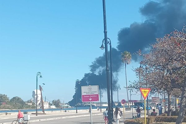 Crisis en Cuba: se desató un gran incendio en una refinería en La Habana