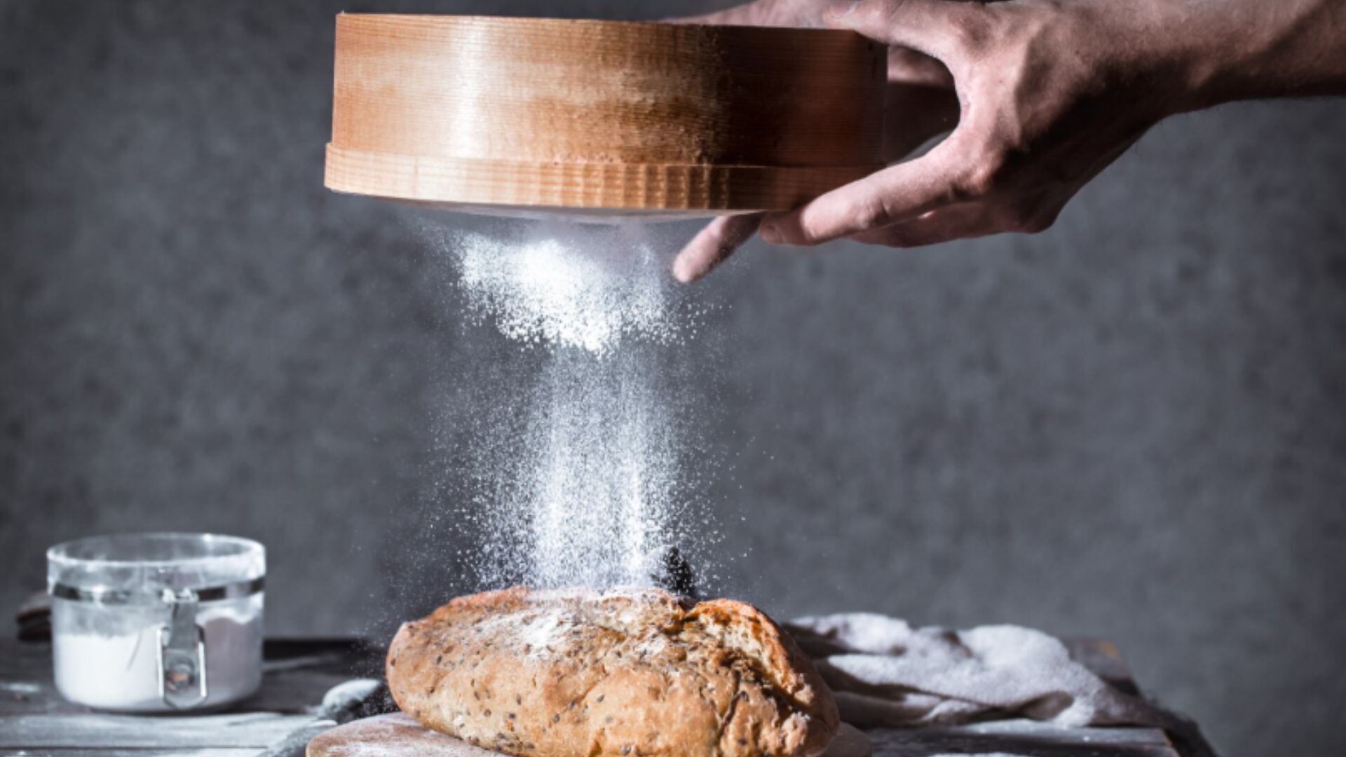 Entre las harinas sin gluten más nutritivas figuran la de trigo sarraceno, la harina de maíz y la harina de algarroba, según expertos citados (Imagen Ilustrativa Infobae)