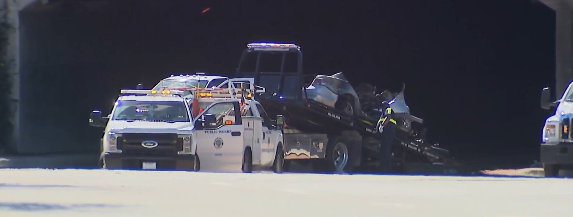 Un hecho ocurrido en la franja aeroportuaria movilizó a equipos médicos y de seguridad, quienes confirmaron la cifra de víctimas tras el incidente automotor ocurrido en las primeras horas del sábado. Imágenes de los remolques. (Captura de video)