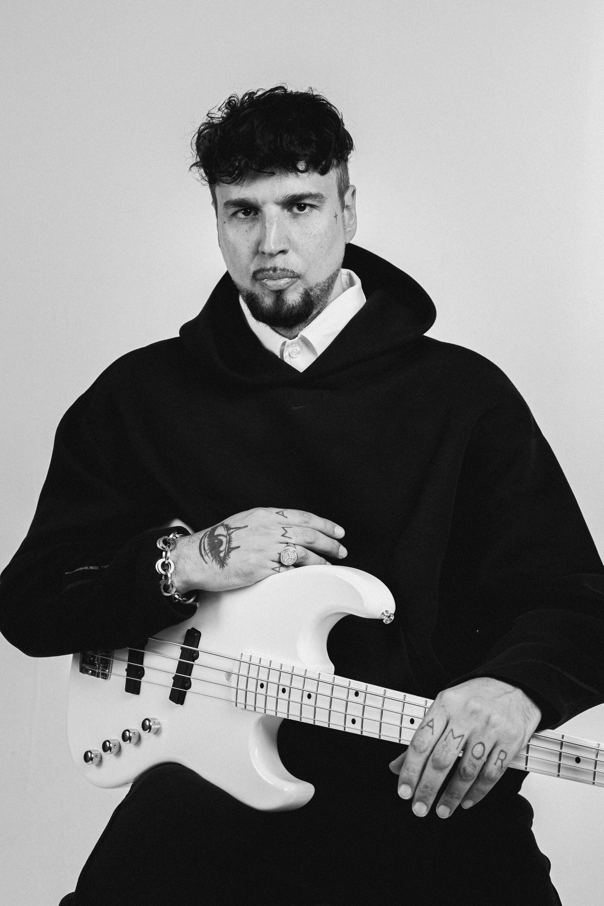 Con más de 30 años de trayectoria, Dante Spinetta presenta Día 3, el trabajo que completa la trilogía comenzada con Puñal en 2017 y seguida por Mesa dulce (Crédito: Aitorferndz)