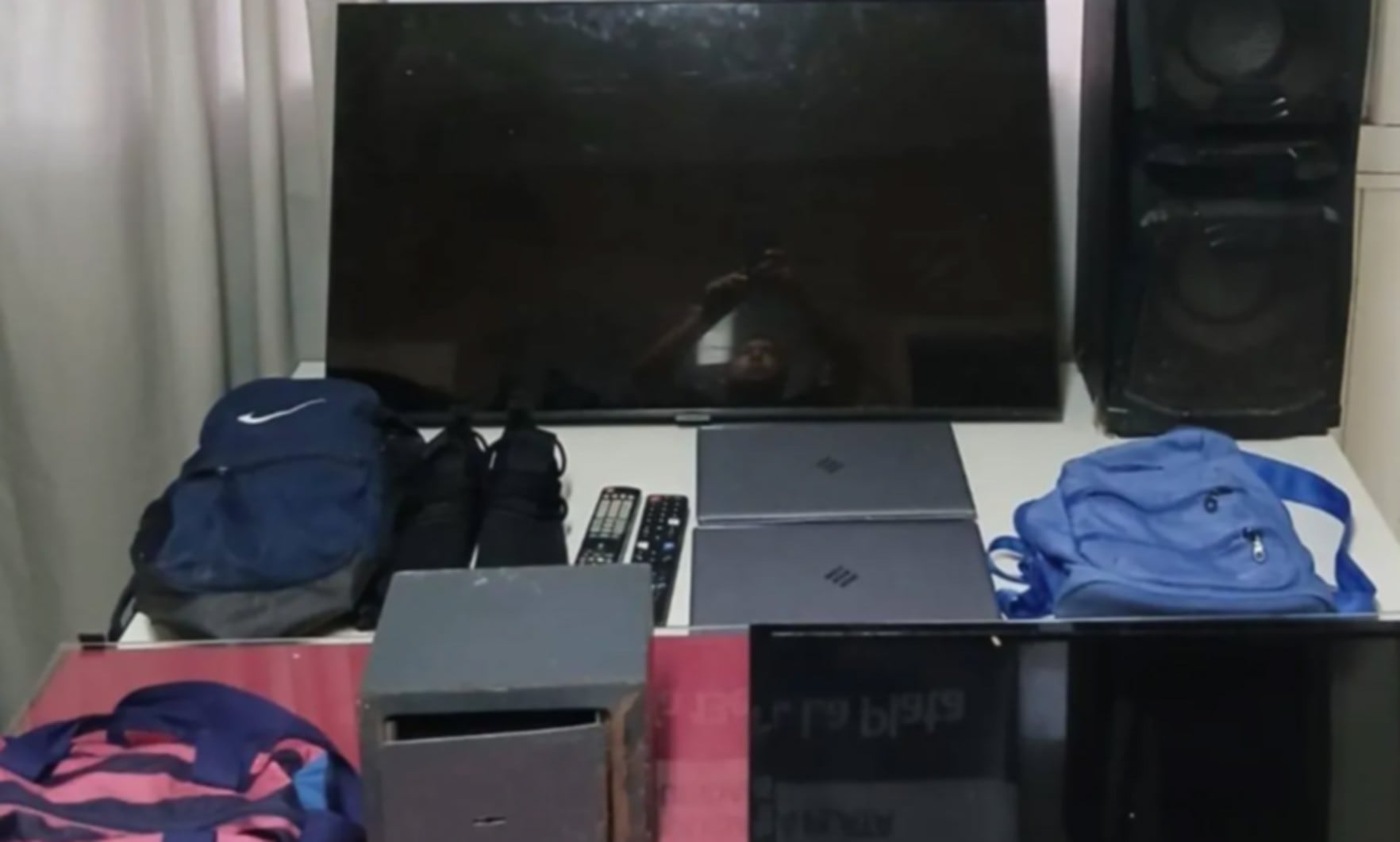 Los objetos recuperados incluyeron televisores, computadoras, mochilas y zapatillas (0221)