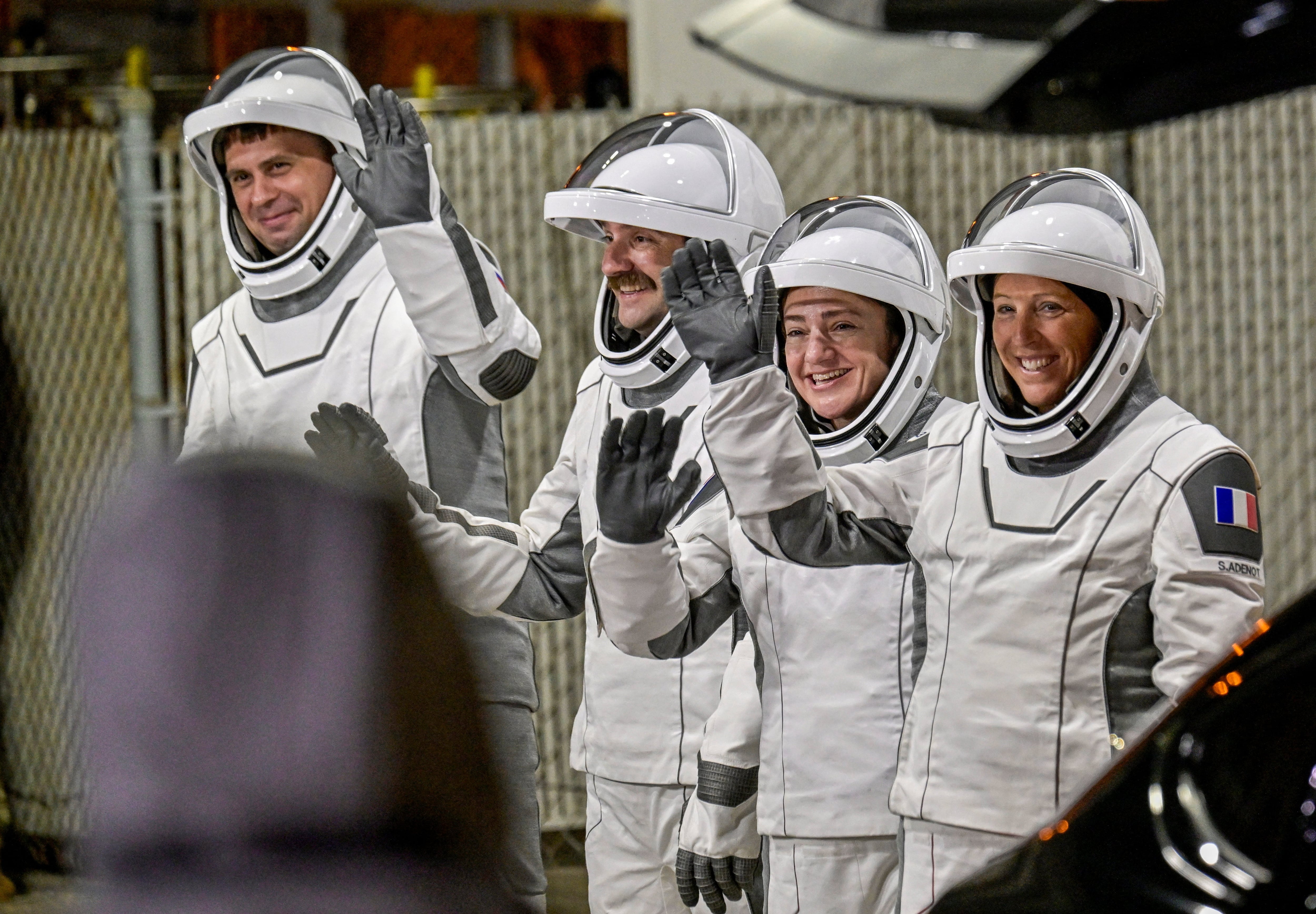 Los miembros de la Crew-12 de la NASA, el cosmonauta ruso Andrey Fedyaev, los astronautas de la NASA Jack Hathaway y Jessica Meir, y la astronauta de la ESA Sophie Adenot (REUTERS/Steve Nesius)