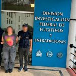 Detuvieron a una empleada de dos clínicas privadas que se escapó de Perú tras un robo y era buscada por Interpol