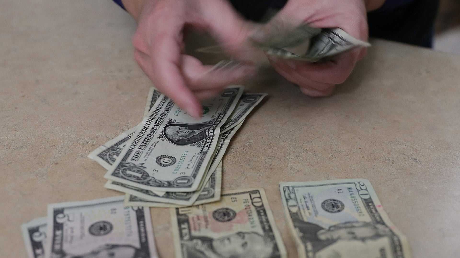 La deuda pública ya equivale a cerca del 66% del PIB, nivel que refleja mayor presión sobre las finanzas estatales y reduce el margen fiscal para enfrentar choques económicos o ampliar el gasto sin recurrir a nuevo endeudamiento. EFE/ Luis Torres