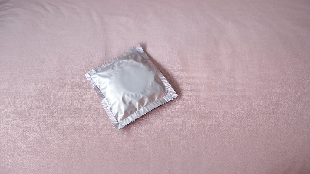 Organizaciones como la AHF advierten que los recortes presupuestarios en salud impactan en la disponibilidad de preservativos, lubricantes y test de ITS (Imagen Ilustrativa Infobae)