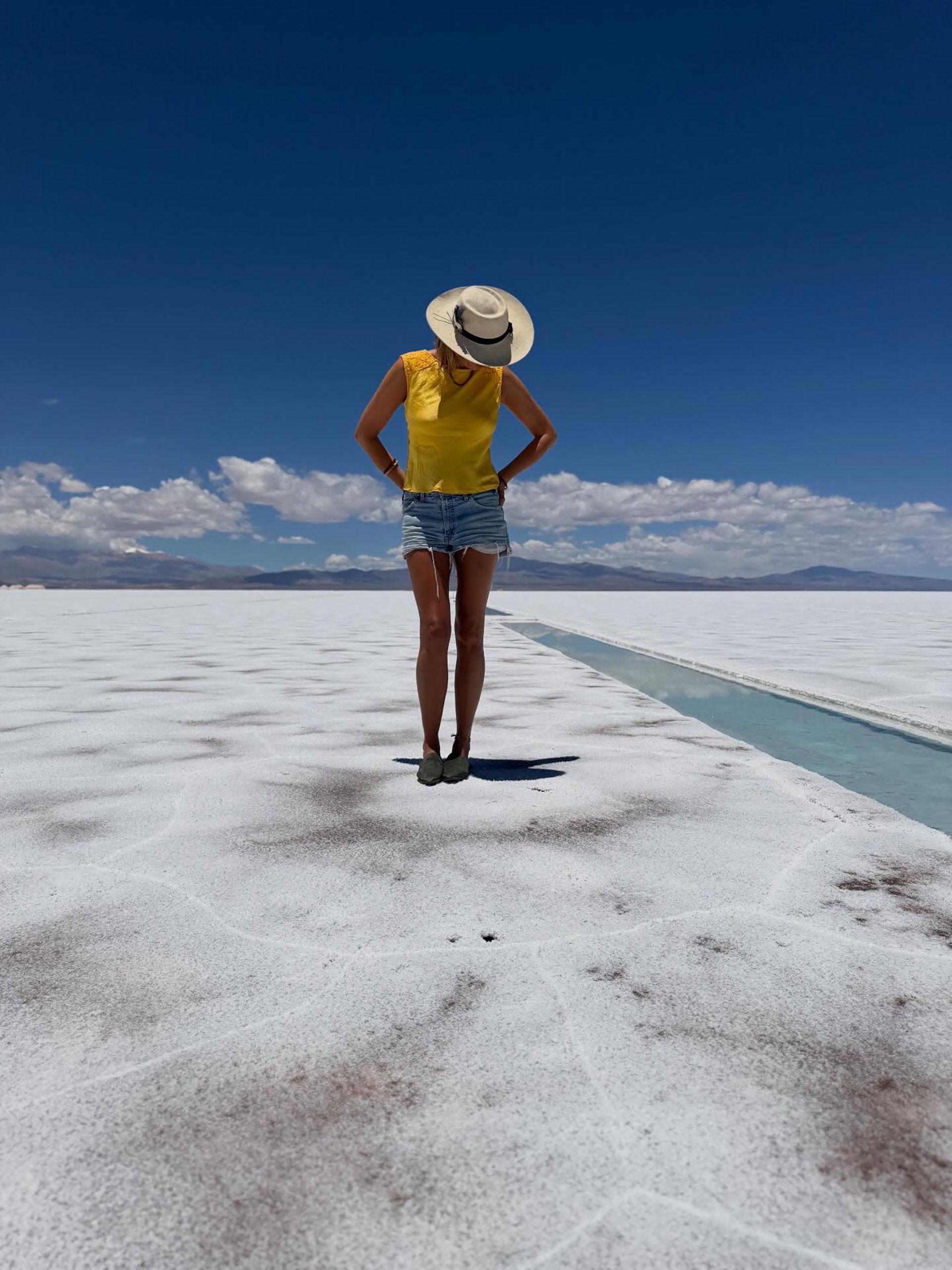 Luego de recorrer Tilcara y Humahuaca, Dolores Barreiro sigue su itinerario en las Salinas Grandes
