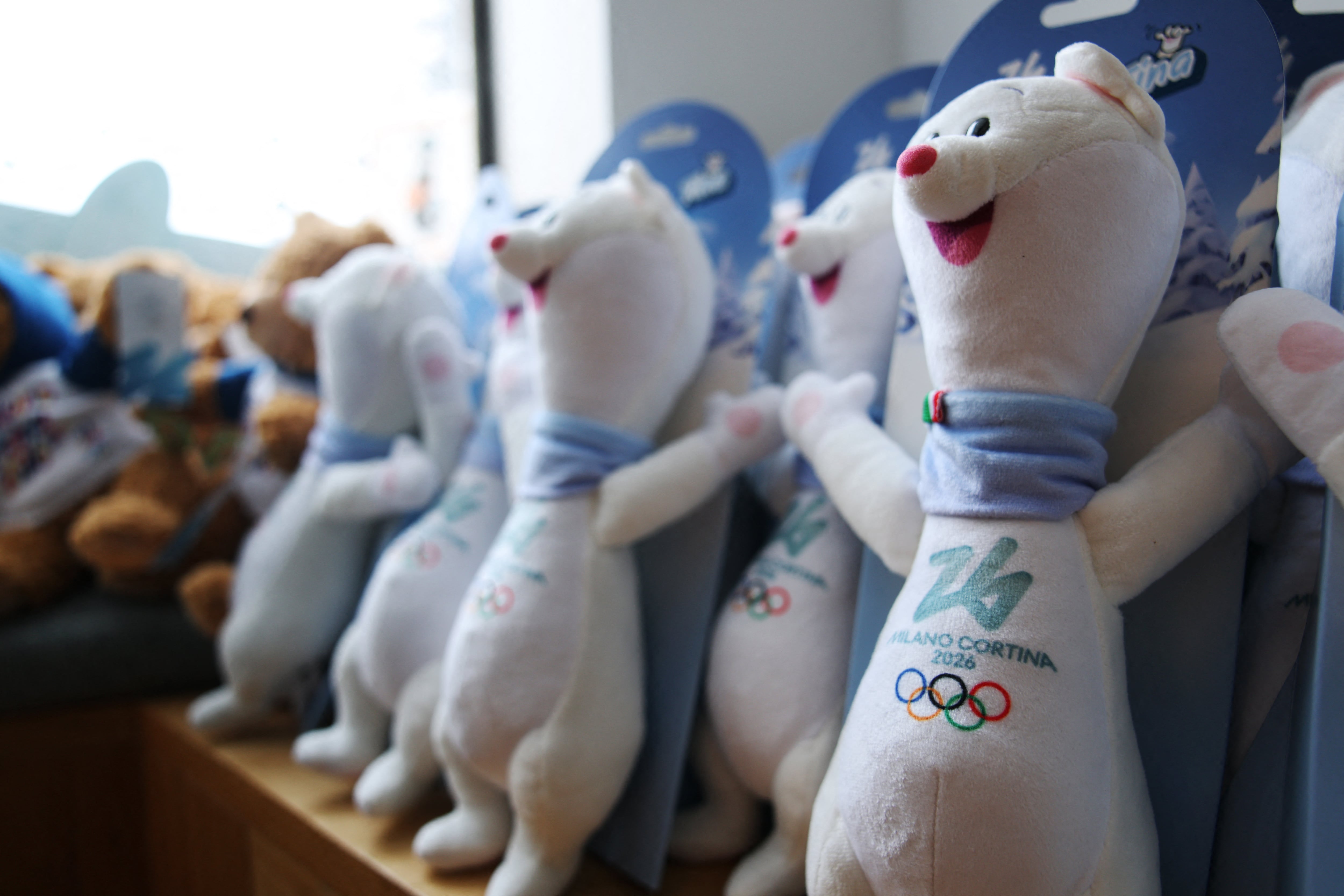 Tina, la mascota oficial de los Juegos Olímpicos de Invierno 2026 (REUTERS/Leonhard Foeger)