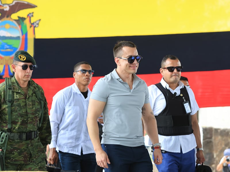 San Cristóbal (Galápagos), 12 de febrero del 2026.- El presidente de la República, Daniel Noboa, fue testigo de honor de la firma de convenios entre los GAD de las Islas de San Cristóbal, Santa Cruz e Isabela para diferentes proyectos en beneficio de los habitantes de la provincia insular de Galápagos. (Carlos Silva/Presidencia de la República).